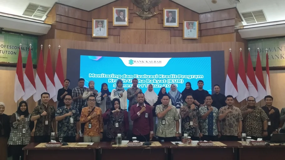Bank Kalbar dan DJPb Kalbar saat melakukan monitoring dan evaluasi program KUR di Pontianak. (Dok. Bank Kalbar)