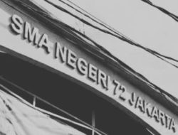 Geledah Rumah Terduga Pelaku Ledakan SMAN 72: Polisi Sita Buku dan Dokumen