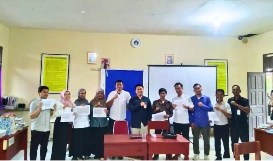 Bank Kalbar Cabang Pembantu Padang Tikar melakukan sosialisasi pemasaran kredit Kapuas PPPK dan ASN di SMAN 2 Batu Ampar, Kubu Raya, Rabu (12/11/2025). (Dok. Bank Kalbar Kubu Raya)