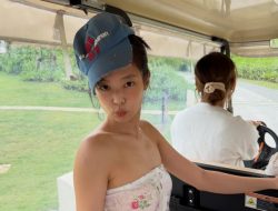Penutup Tahun yang Berani: Jennie BLACKPINK Pamer Pose Ikonik