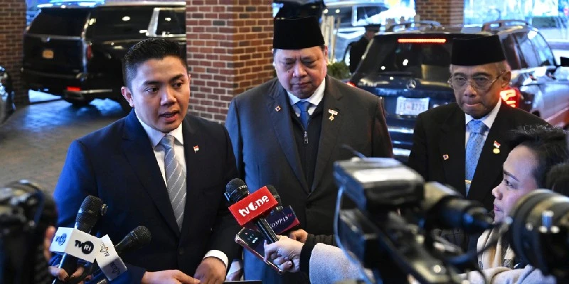 Seskab Teddy Indra Wijaya.