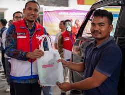 Ramadan 2026, Pertamina Patra Niaga Bagikan Takjil Gratis di 15 SPBU Papua Barat dan Papua Barat Daya
