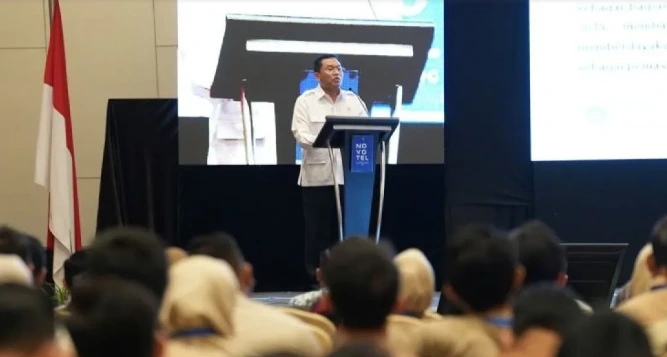 "Wakil Kepala BGN Sony Sanjaya saat memberikan arahan kepada petugas SPPG di Lampung pada Sabtu (14/2/2026)."