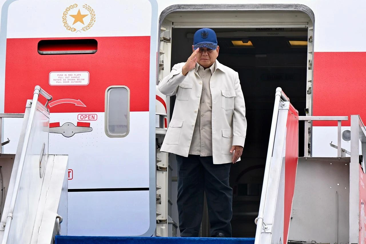 "Presiden Prabowo Subianto bertolak untuk melakukan kunjungan Kerja ke Washington DC, Amerika Serikat pada Senin, 16 Februari 2026."