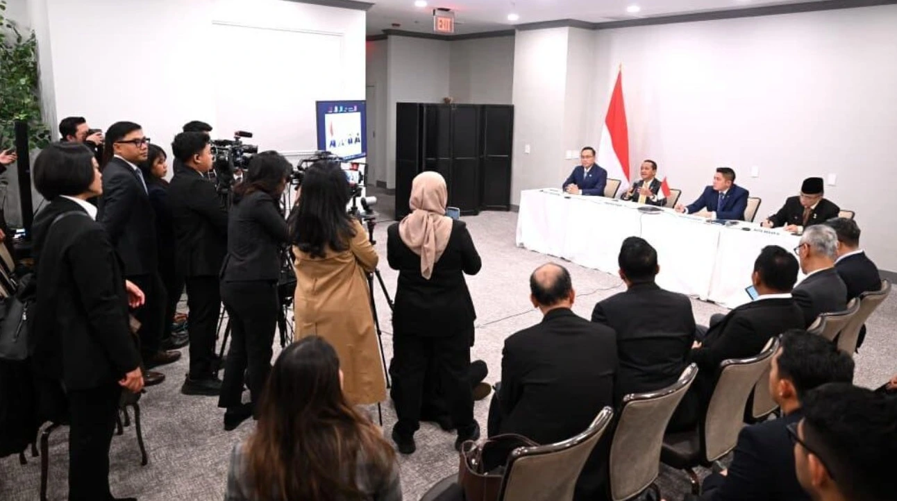 "Menteri Energi dan Sumber Daya Mineral (ESDM) Bahlil Lahadalia "