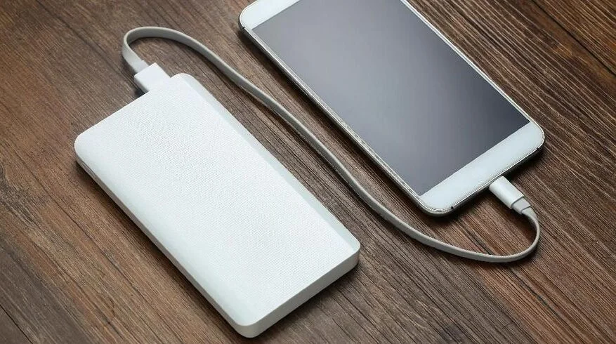 "Pemerintah Jepang resmi melarang penggunaan power bank di kabin pesawat mulai April 2026. Simak aturan detail mengenai pengisian daya dan keselamatan penerbangan terbaru."