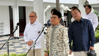"Pemerintah anggarkan Rp2,6 triliun untuk kirim 500.000 lulusan SMK kerja ke luar negeri. Simak peluang gaji tinggi dan syarat skilled workers di Jepang hingga Amerika."
