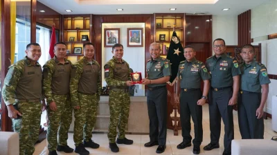 Pertemuan strategis antara petinggi TNI AD di Jayapura dalam rangka evaluasi dan serah terima estafet dukungan program ketahanan pangan nasional di wilayah Papua."