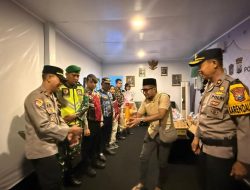 Sandri Rumanama Support Para Petugas Pos Pam Mudik dan Bagi-Bagi Parsel Lebaran