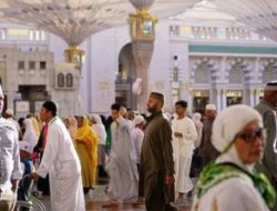 Puluhan Ribu Jemaah Umrah Indonesia Tertahan Akibat Perang di Timur Tengah