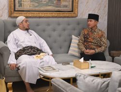 Wapres Gibran Kunjungi Yayasan Al-Fachriyah, Temui Habib Jindan dan Bagikan Bantuan