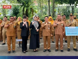 Sambut Idul Fitri, Bank Kalbar Salurkan Santunan untuk Ratusan Petugas Pertamanan Dinas PUPR Pontianak