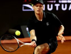 Hujan Badai Tunda Duel Sengit Sinner vs Medvedev di Semifinal Italian Open 2026