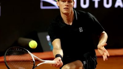 Hujan Badai Tunda Duel Sengit Sinner vs Medvedev di Semifinal Italian Open 2026