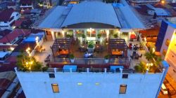 Manajemen Transera Hotel Pontianak menghadirkan promo staycation kamar pintar dan hiburan pertunjukan musik di Terasky Rooftop selama bulan Mei.