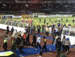 Sepak Bola Indonesia Kembali Bikin Malu dengan Banyaknya Kerusuhan!!!!