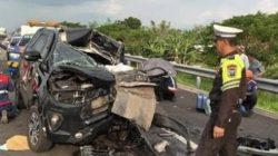 Mobil Anggota Komisi X DPR Gus Hilman Hantam Dump Truk, Dua Staf Tewas