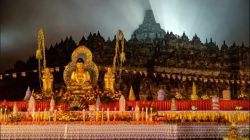 Panduan Lengkap & Aturan Penting Mengikuti Malam Lampion Waisak di Candi Borobudur