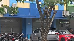 Kejaksaan Agung menggeledah kantor terduga raja bauksit di Pontianak terkait penyidikan korupsi tata kelola Tambang Ilegal di Kalbar.