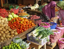 Harga Pangan Awal Pekan: Bawang Merah Melonjak Rp60.700 per Kg, Cabai dan Daging Ayam Turun