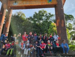 Mendaki Gunung Kerinci, Sekjen PDIP Hasto Panjatkan Doa Refleksi Bulan Bung Karno