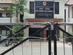 Misteri Penutupan Mendadak Kantor Dinas ESDM Kalsel, Dijaga Ketat Personel TNI!