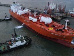 Iran Tutup Selat Hormuz Pascaserangan AS, Harga Minyak Dunia Lonjak Lebih dari US$2