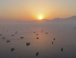 Angin Segar Damai AS-Iran: Selat Hormuz Dibuka, Harga Minyak Dunia Langsung Anjlok