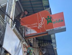 Bapenda Bongkar Paksa Billboard Penunggak Pajak Reklame di Pontianak
