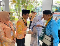 Wakil Wali Kota Sambut Kepulangan Jemaah Haji Pontianak di Embarkasi Batam