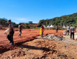 Ratusan Relawan Gotong Royong Siapkan Lokasi MTQ Kabupaten Sanggau di Tayan Hilir