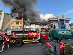 Si Jago Merah Melalap Enam Ruko di Kawasan Tanjung Pura Pontianak Selatan, Polisi Amankan Lokasi