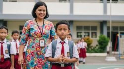 Antar Anak Masuk Sekolah Hari Pertama, Pemerintah Diminta Fleksibel Terkait Jam Kerja ASN