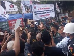 Warga Kwini 8 Senen Lawan Upaya Penggusuran oleh Kodam Jaya