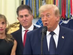 Trump Terlibat Polemik FIFA Terkait Kartu Merah Folarin Balogun