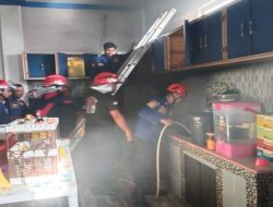Picu Kebakaran Rumah di Sekadau Saluran Asap Tersumbat Sarang Burung Berhasil Dipadamkan Tanpa Korban Jiwa