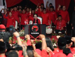Megawati Pimpin Upacara HUT ke-81 RI di Lenteng Agung, Hasto: Bersama Kader dan Organ Sayap Partai