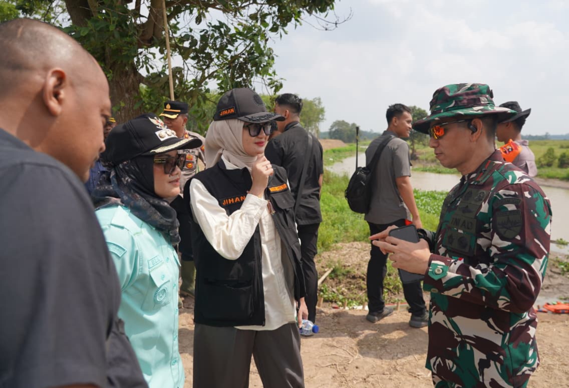 Jajaran TNI-Polri bersama instansi terkait saat melakukan peninjauan lapangan di Posko Karhutla, Desa Braja Kencana, Kecamatan Braja Selebah, Lampung Timur, Lampung. (FAKTANASIONAL/HO)
