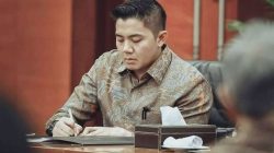 8 Ribu Kursi Disediakan Bagi Warga Ikut Upacara Hut ke-81 RI, Seskab Tanya Warga: Dijawav Antre dari Pukul 2 Dini Hari