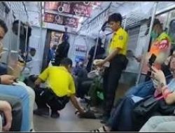 GILA… Ada Penumpang KRL Bogor-Jakarta BAB di Lantai Gerbong Penumpang