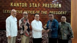 Wow!!! KSP Dudung Abdurachman Terima Pena Emas dari Forum Pemred