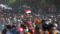 Sampaikan 11 Tuntutan, Puluhan Ribu Buruh Gelar Aksi Damai di Kawasan Sudirman-Thamrin