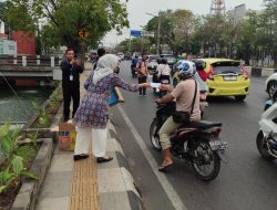 Aksi Sosial, BRI Banjarmasin dan YBM BRILiaN Bagikan 350 Masker dan Susu UHT Gratis
