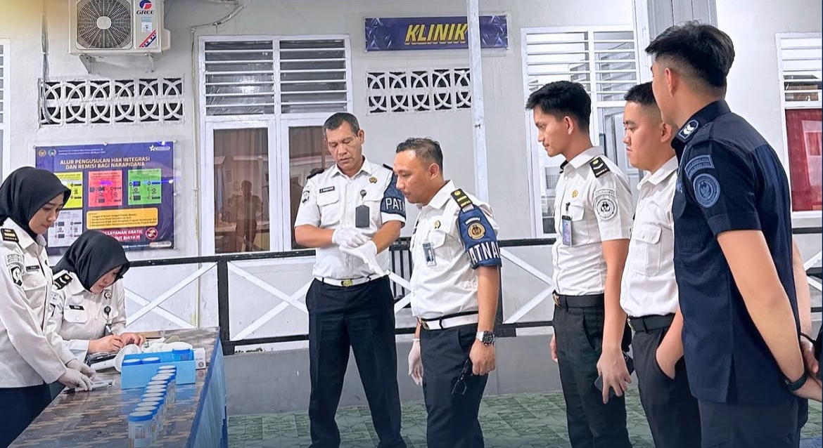 Lapas Muara Tebo saat melaksanakan kegiatan tersebut urine terhadap pegawai dan warga binaan setempat. (FAKTANASIONAL/HO)