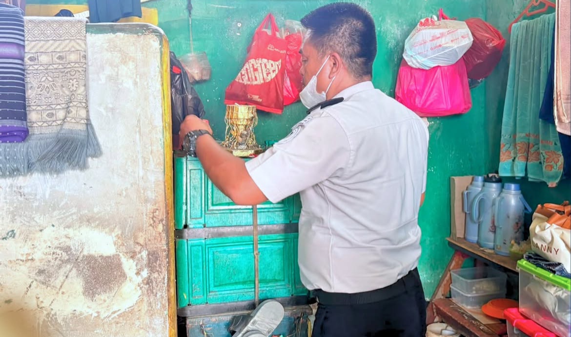 Lapas Muara Tebo menggelar razia di seluruh kamar hunian warga binaan setempat. (FAKTANASIONAL/HO).