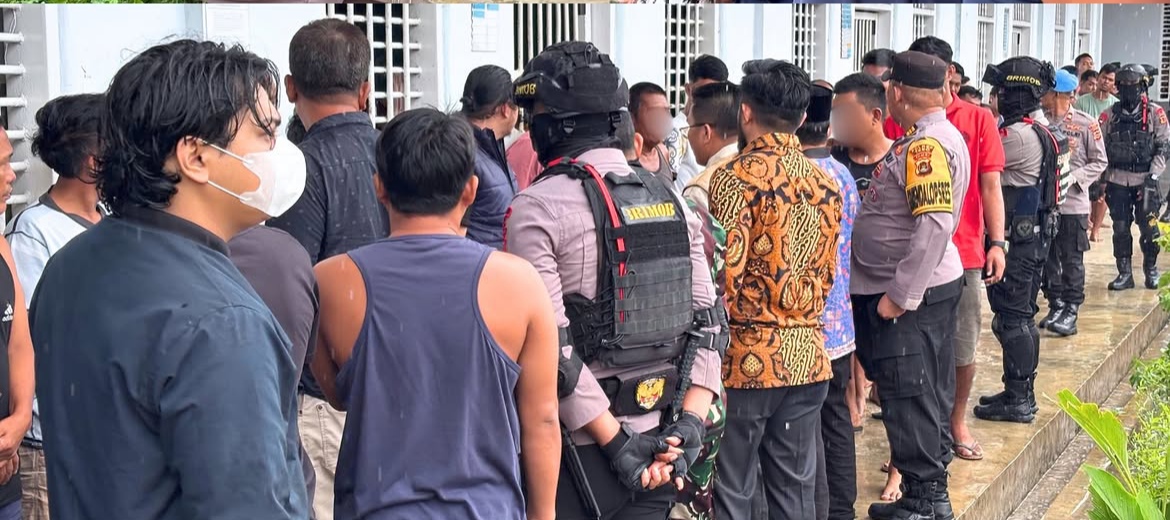 Tim gabungan bersama Lembaga Pemasyarakatan (Lapas) Kelas IIB Muara Tebo, Jambi saat menggelar razia dan tes urine untuk pegawai dan warga binaan setempat. (FAKTANASIONAL/HO).