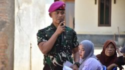 Danyonif 9 Marinir bersama masyarakat saat meresmikan bantuan bedah rumah di Desa Paya, Kecamatan Padang Cermin, Kabupaten Pesawaran, Lampung. (FAKTANASIONAL/HO).