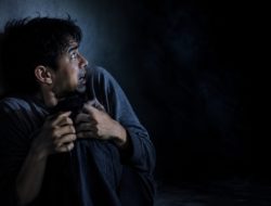 Apakah Orang Takut Gelap atau Sesuatu yang Tersembunyi di Baliknya?