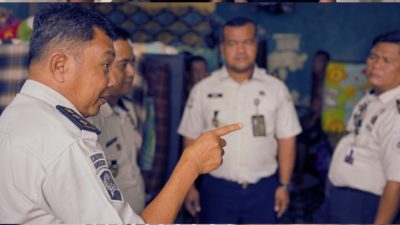 Petugas Lapas Muara Tebo, saat melaksanakan kontrol keliling blok hunian memastikan kondisi lingkungan tetap aman, tertib, dan kondusif. (FAKTANASIONAL/HO).