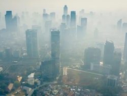 Udara Jakarta Tercemar, Balita dan Lansia Diimbau Tidak Keluar Rumah